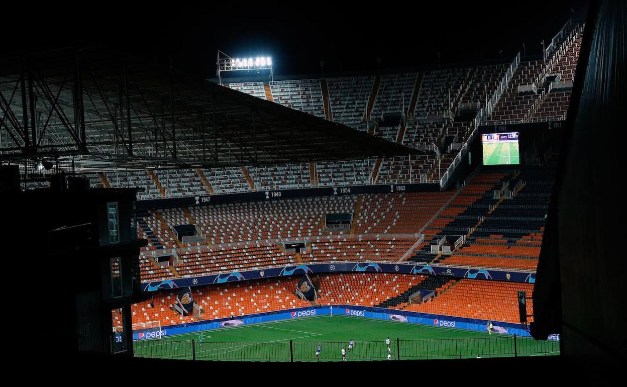 Mestalla, durante el partido a puerta cerrada entre el Valencia y el Atalanta