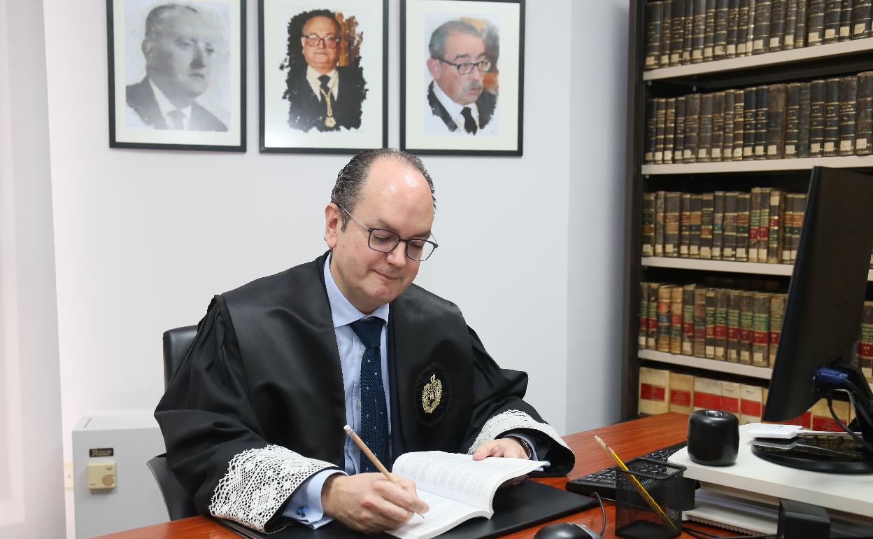 Agustín Ferrer, decano del Colegio de Abogados de Alzira. 