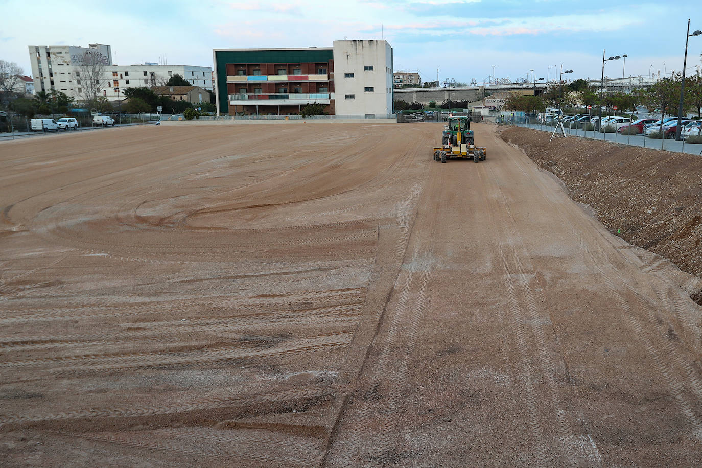 Obras para preparar el hospital de campaña junto a La Fe, en la segunda semana de estado de alarma.