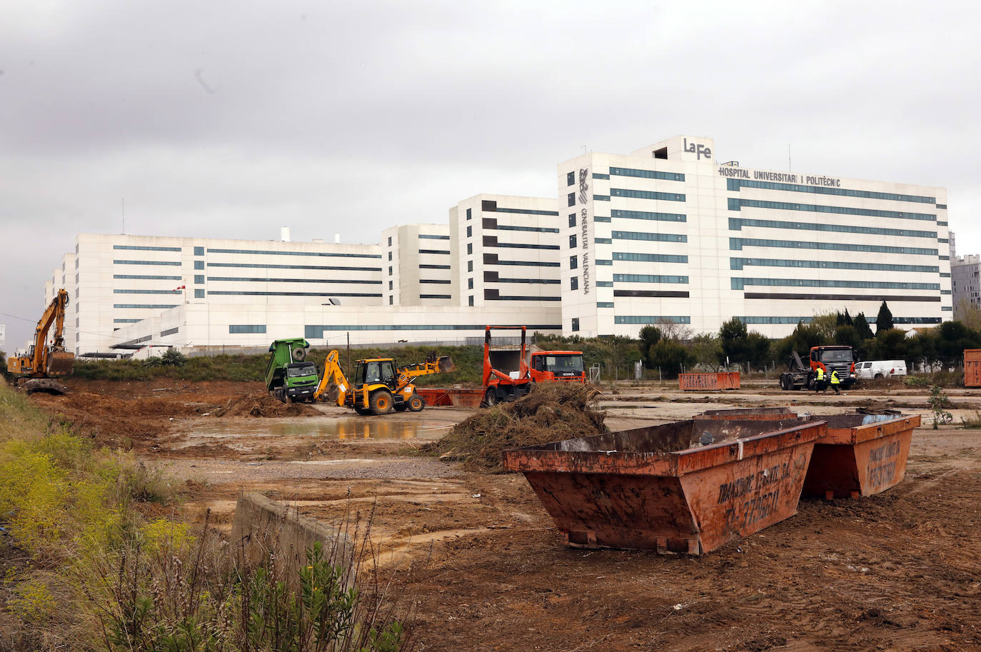 Primeras obras para preparar el hospital de campaña junto a La Fe.