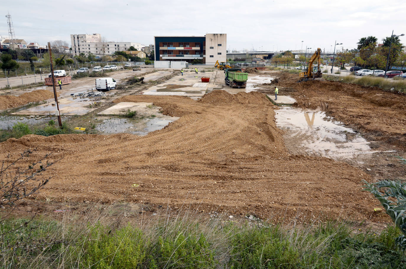 Primeras obras para preparar el hospital de campaña junto a La Fe.