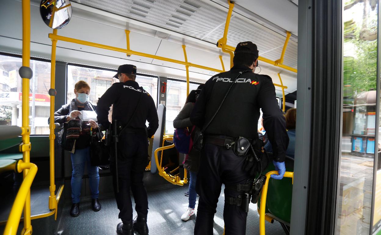 Control policial de movilidad de personas. 