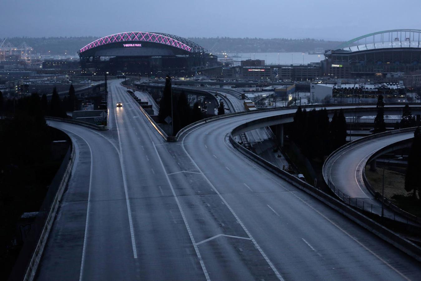 Carreteras vacías durante el brote de la enfermedad por coronavirus (COVID-19) en Seattle, Washington