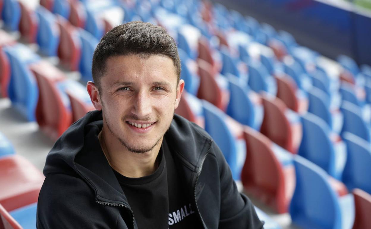 Enis Bardhi, durante una entrevista.