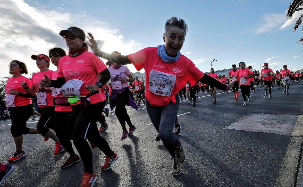 17. 000 corredoras participaron en Valencia en la pasada edición de la Carrera de la Mujer.