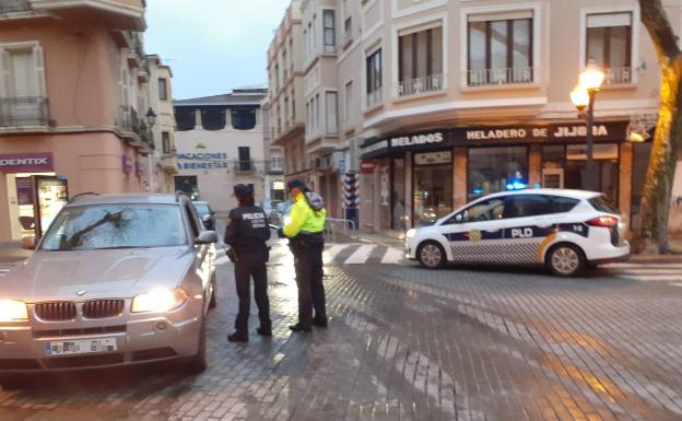 Multados por hacer botellón en la calle durante la cuarentena