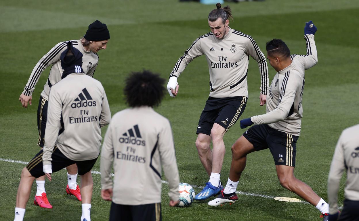 Los futbolistas del Real Madrid, durante un entrenamiento antes del parón. 