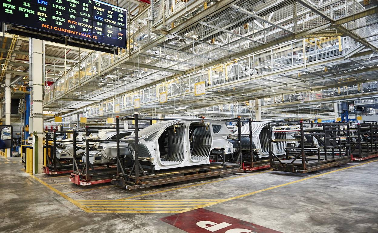 Interior de las instalaciones de la factoría de Ford en Almussafes para el almacenamiento de chasis de vehículos