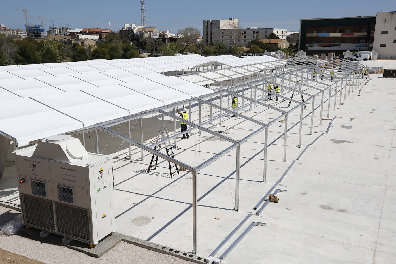 La crisis sanitaria de carácter mundial causada por el Covid-19 está desbordando el sistema hospitalario. El edificio, que se está construyendo junto al hospital La Fe, tendrá 500 camas.