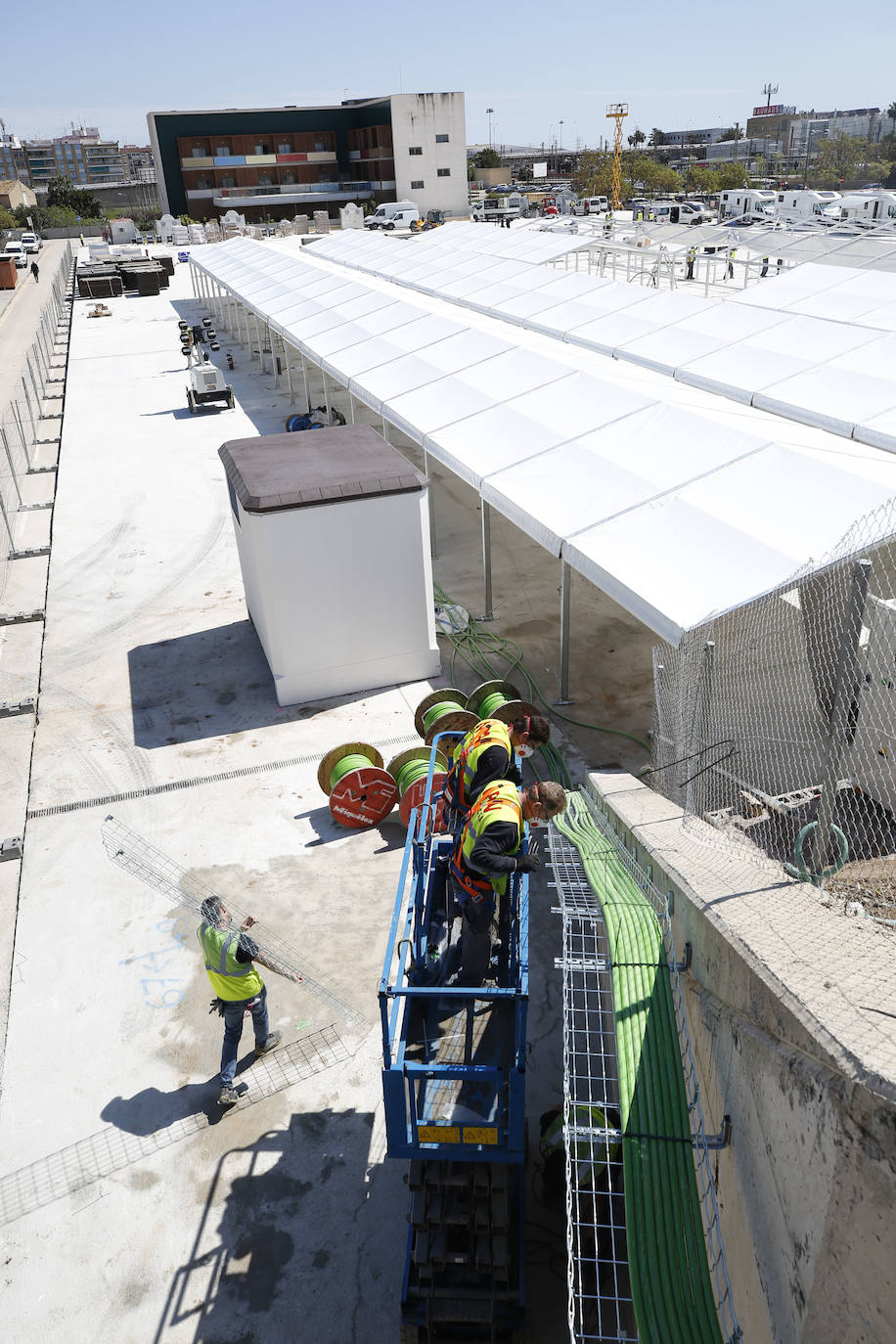 La crisis sanitaria de carácter mundial causada por el Covid-19 está desbordando el sistema hospitalario. El edificio, que se está construyendo junto al hospital La Fe, tendrá 500 camas.