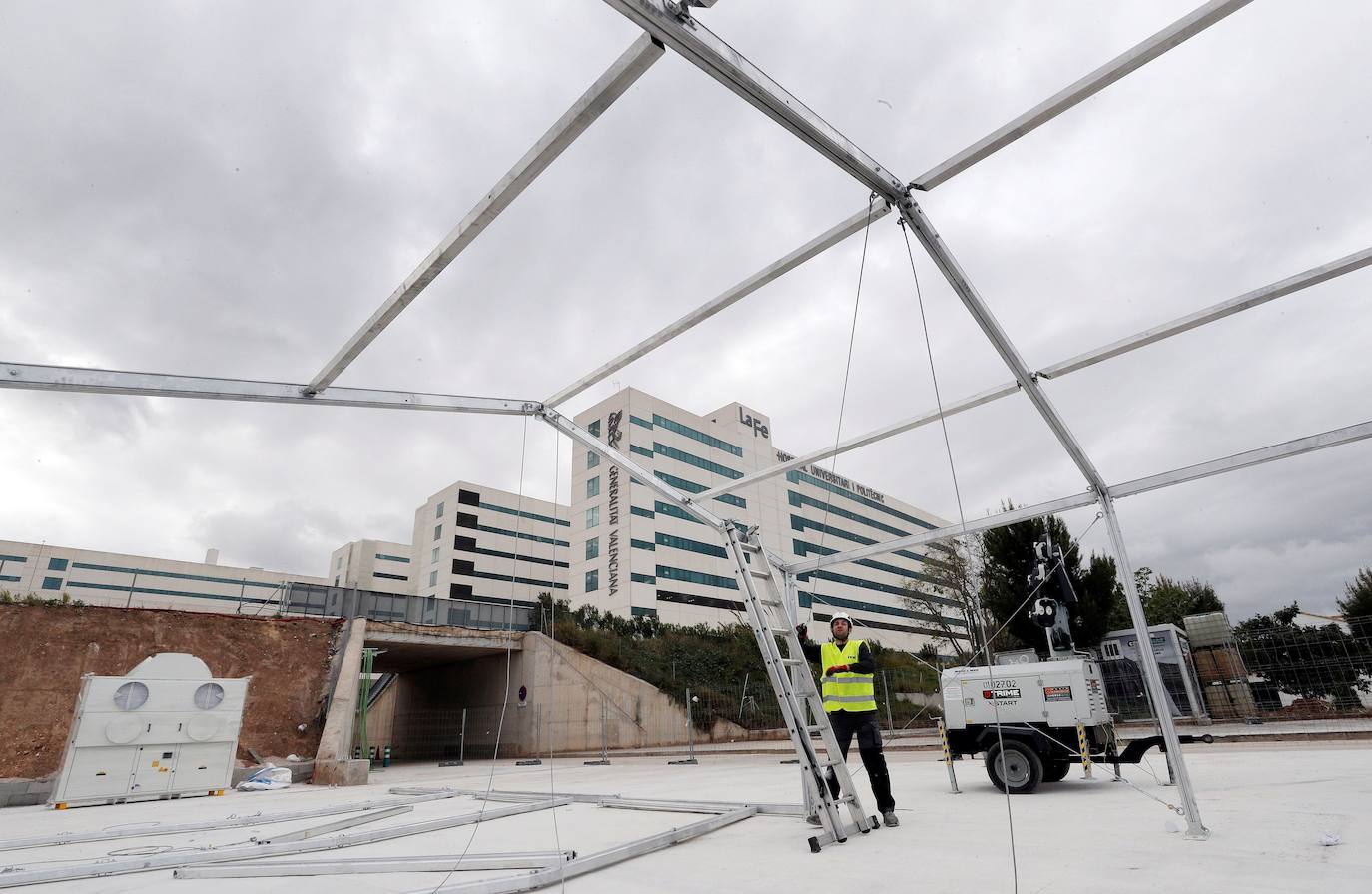 La crisis sanitaria de carácter mundial causada por el Covid-19 está desbordando el sistema hospitalario. El edificio, que se está construyendo junto al hospital La Fe, tendrá 500 camas.