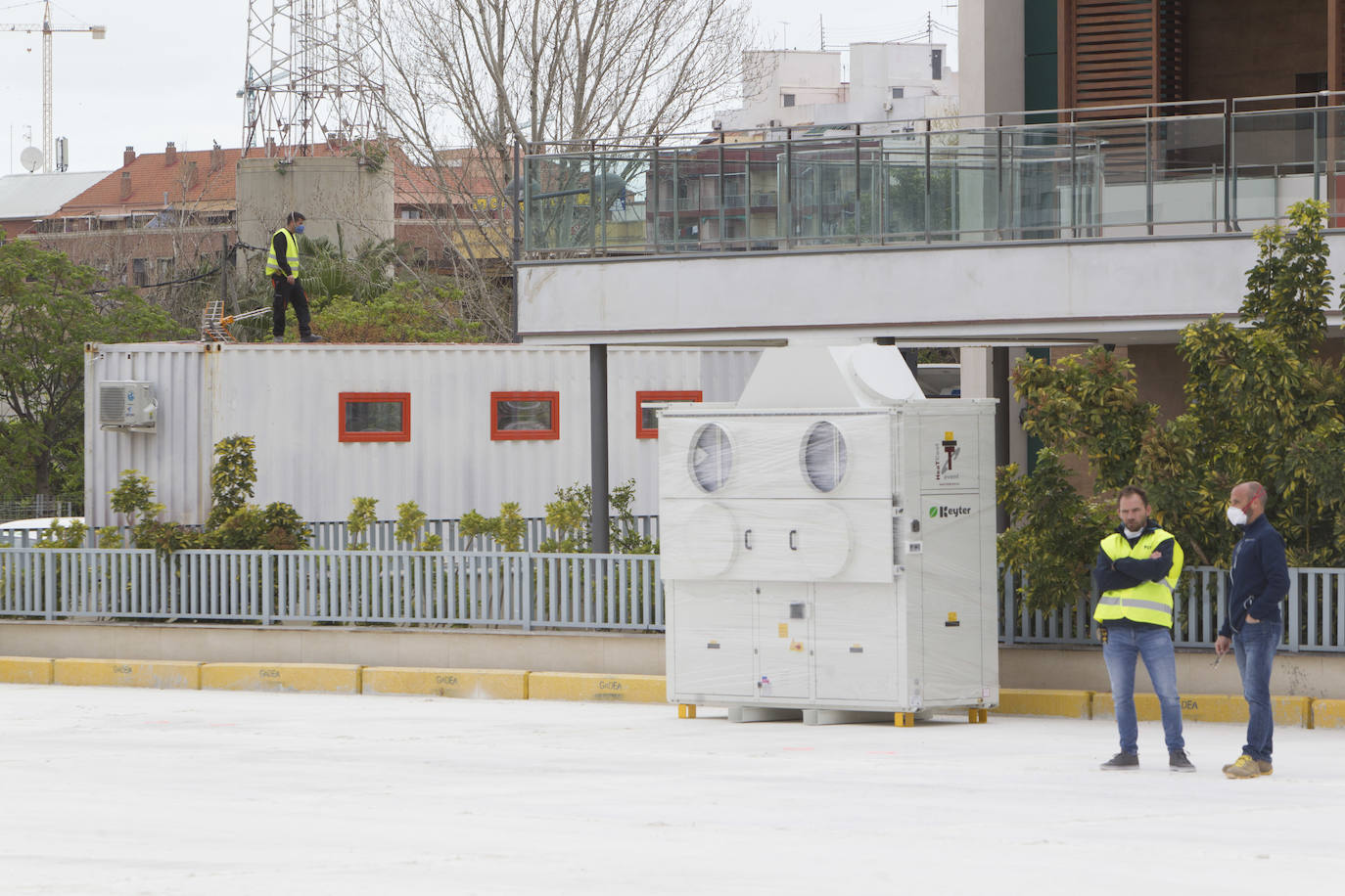 La crisis sanitaria de carácter mundial causada por el Covid-19 está desbordando el sistema hospitalario. El edificio, que se está construyendo junto al hospital La Fe, tendrá 500 camas.