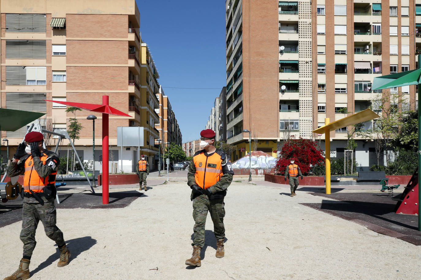 Fotos: La Policía Militar patrulla las calles de Valencia