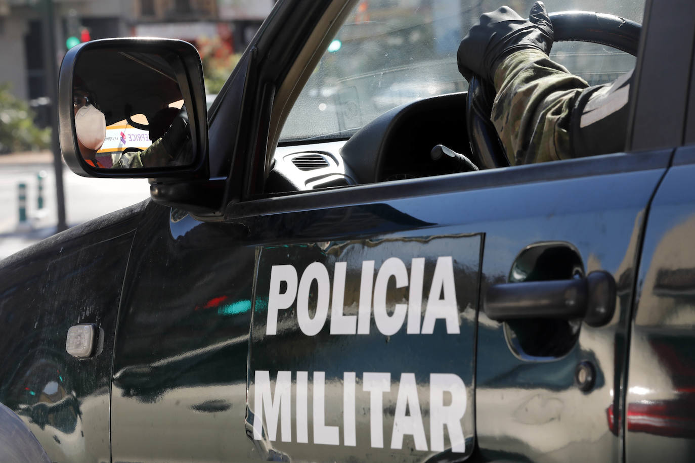 Fotos: La Policía Militar patrulla las calles de Valencia