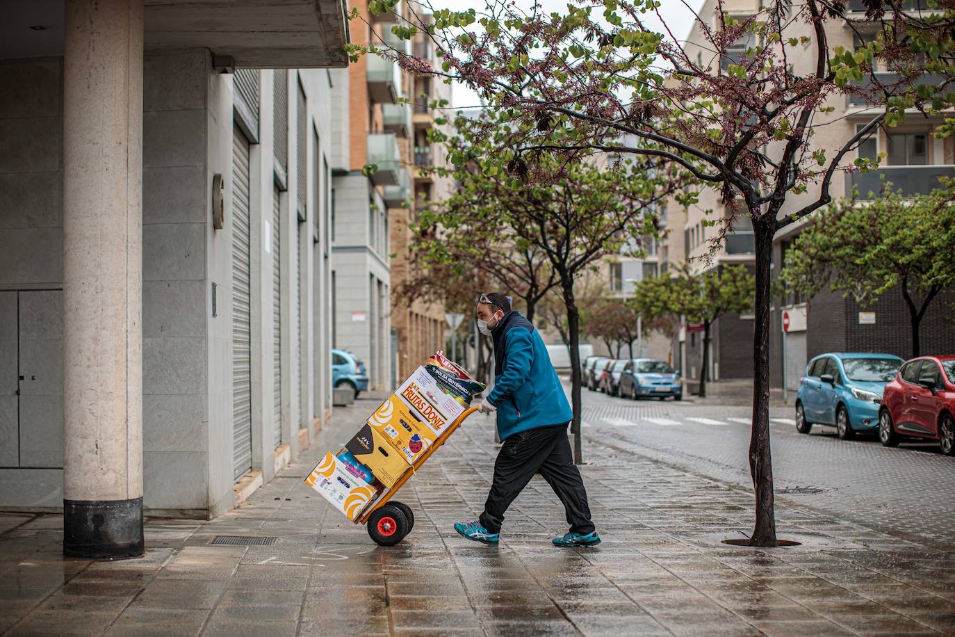 Calles vacías y una ciudad completamente desolada. Es el panorama que vive Valencia desde que el pasado sábado 14 de marzo el presidente del Gobierno, Pedro Sánchez, decretase el estado de alarma para hacer frente a la pandemia del coronavirus. Así está desde hace tres semanas la capital del Turia: 