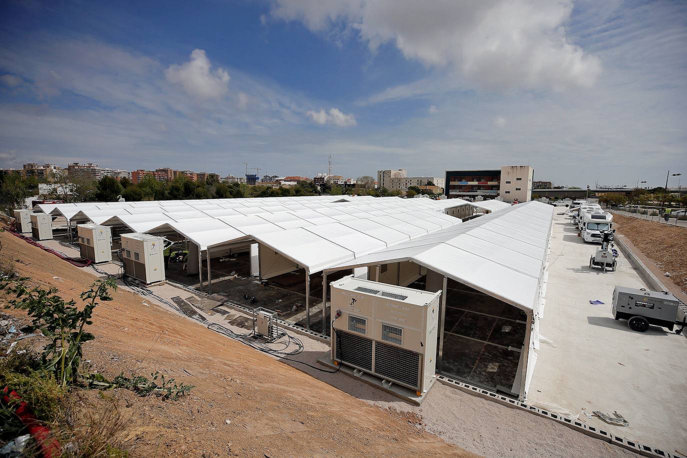 La crisis sanitaria de carácter mundial causada por el Covid-19 está desbordando el sistema hospitalario. El edificio, que se está construyendo junto al hospital La Fe, tendrá 500 camas.