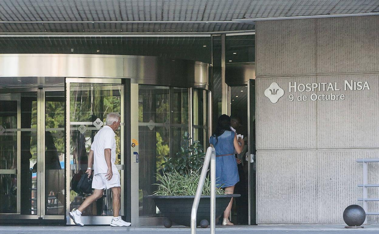 Entrada al Hospital 9 de Octubre de Valencia.