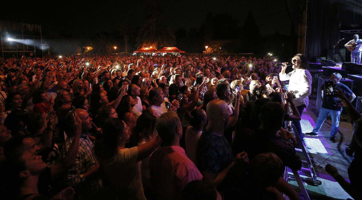 En Viveros también se suceden las aglomeraciones en conciertos como este de Ketama.