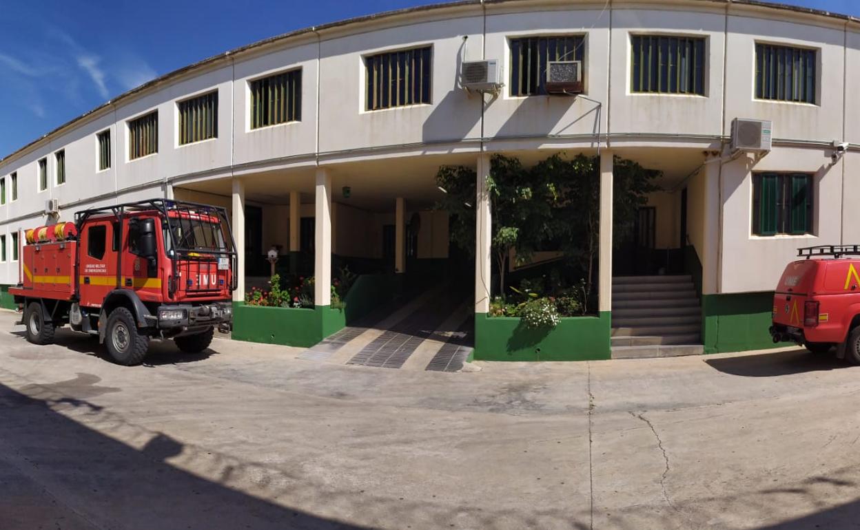 Un vehículo de la UME en el centro penitenciario de Picassent. 