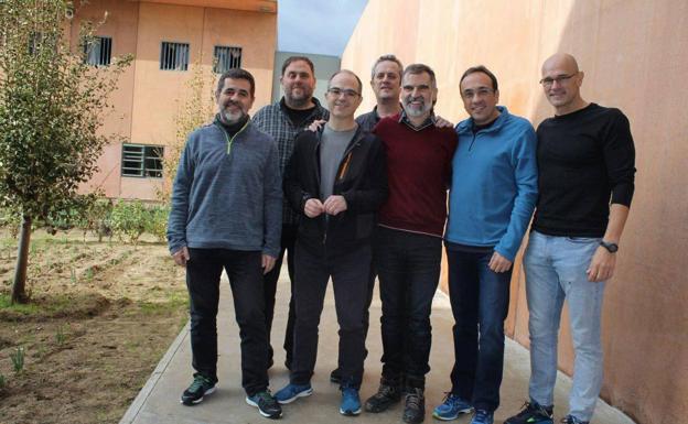 Jordi Sànchez, Oriol Junqueras, Jordi Turull, Joaquim Forn, Jordi Cuixart, Josep Rull y Raül Romeva. 