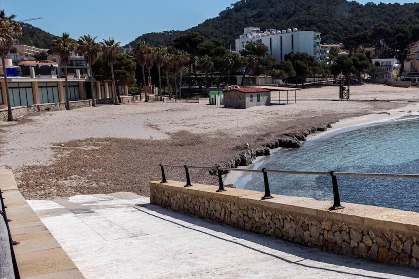 La mallorquina playa de Camp de Mar. 