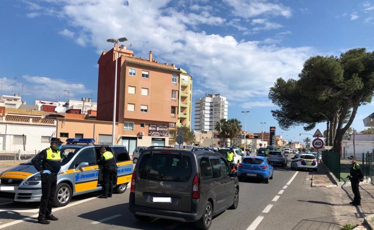 Uno de los controles de la Policía Local de Sueca. 