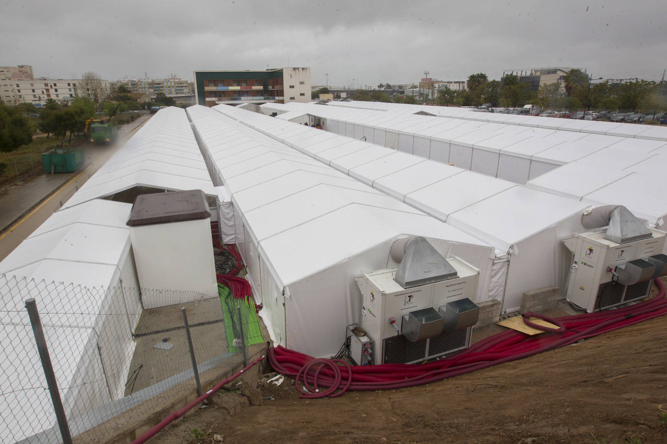 La crisis sanitaria de carácter mundial causada por el Covid-19 está desbordando el sistema hospitalario. El edificio, que se está construyendo junto al hospital La Fe, tendrá 500 camas.