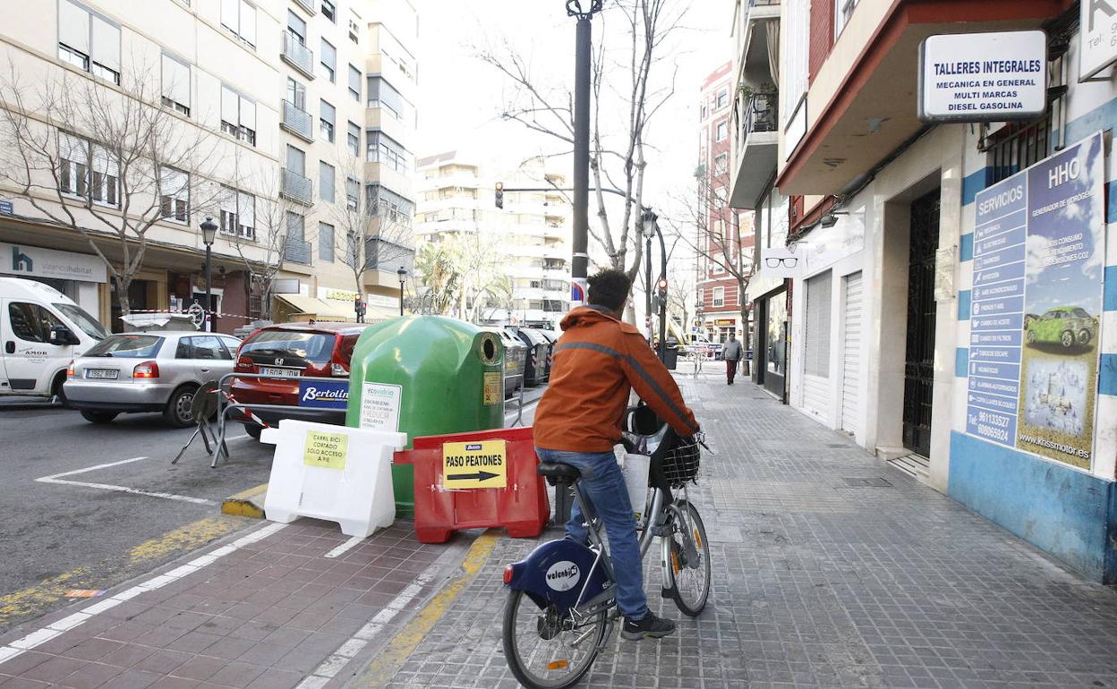 Carril bici cortado en la calle Cuenca