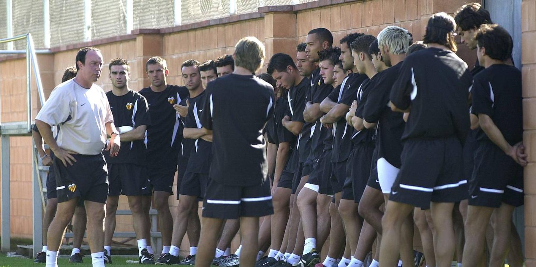 Benítez alecciona a los futbolistas en una sesión en la ciudad deportiva