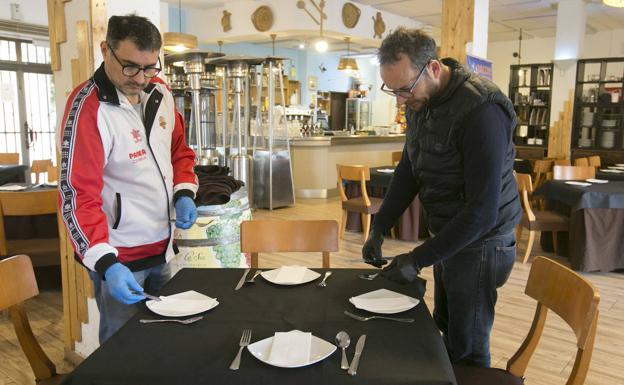 Chimo Reig y Luis Ibáñez en el restaurante La Alquería de la Seu. 