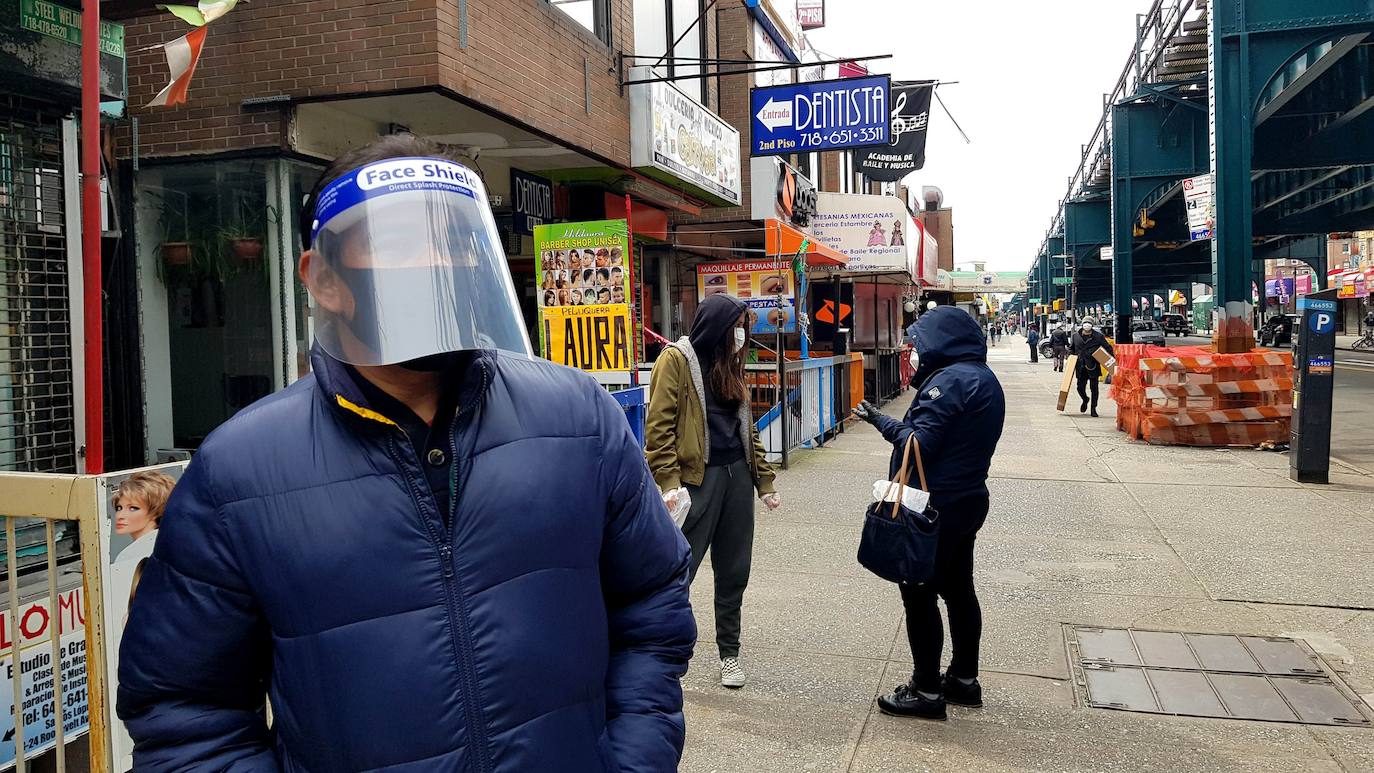 Ya no hay béisbol, ni carruajes de caballos, ni hordas de turistas. Han sido reemplazados por el canto de los pájaros, caminatas solitarias y un renovado aprecio por la belleza del Central Park durante la cuarentena de Nueva York debido al coronavirus. El virus ha matado hasta ahora a más de 12.000 personas en el estado de Nueva York, de un total de más de 223.000 casos confirmados. 