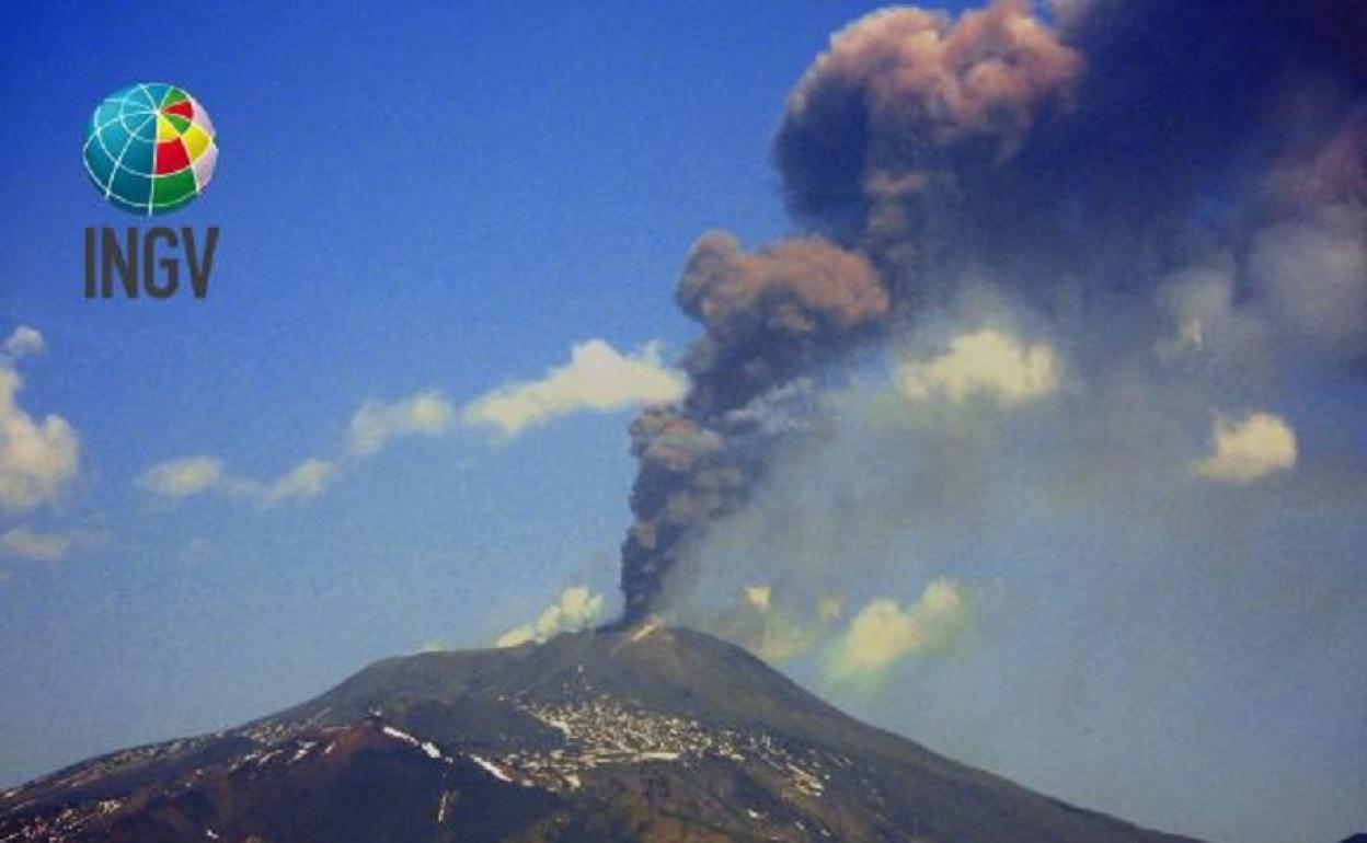 Actividad volcánica en el Etna durante este domingo.