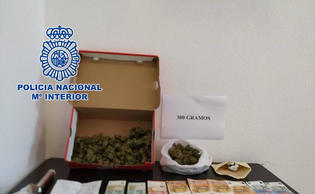 La Policía Nacional detiene en Dénia a una persona a la que sorprendieron vendiendo droga