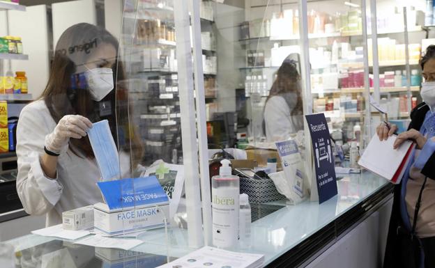 Las mascarillas que aconseja Sanidad para la población y las que pide que sólo usen sanitarios y pacientes