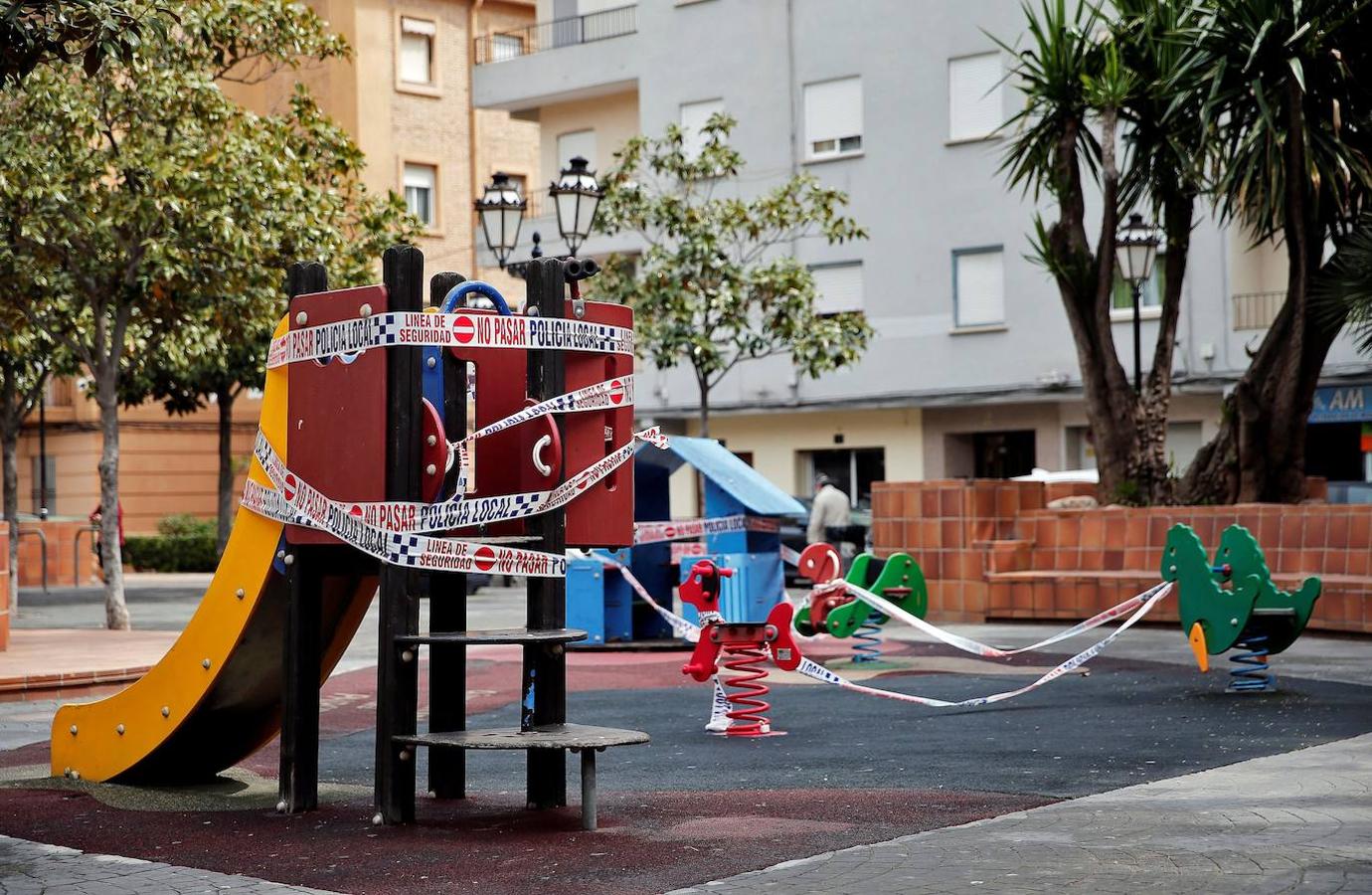 Fotos: Valencia cierra los parques infantiles