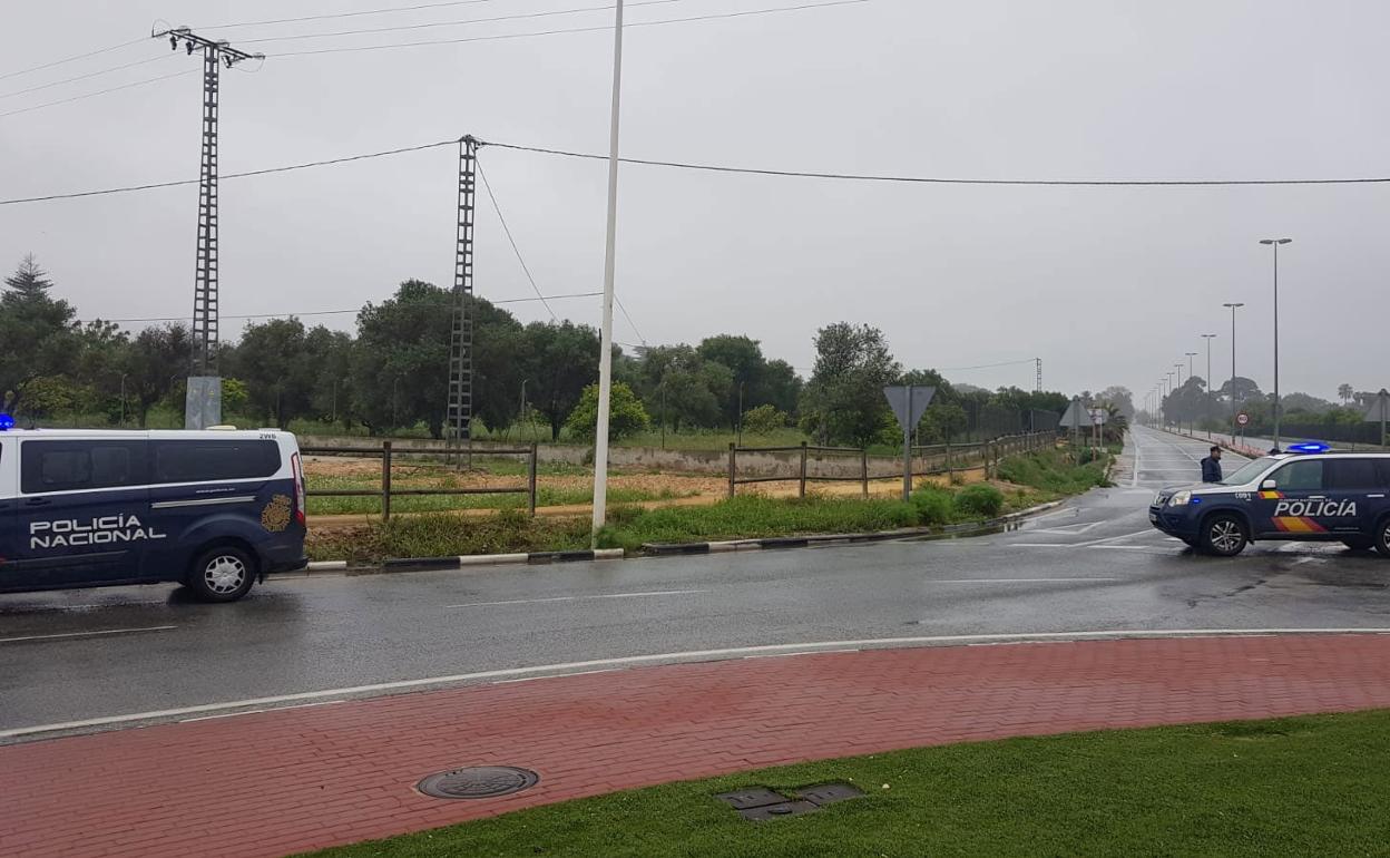 Uno de los controles policiales montado en una de las entradas a Dénia. 