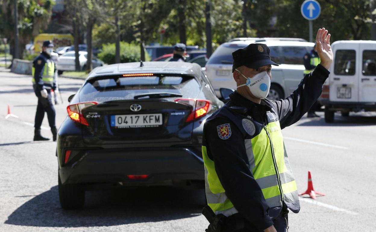 Un control de la Policía Nacional en Valencia. 