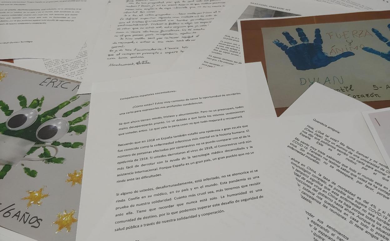 Algunas de las cartas recibidas en el hospital. 