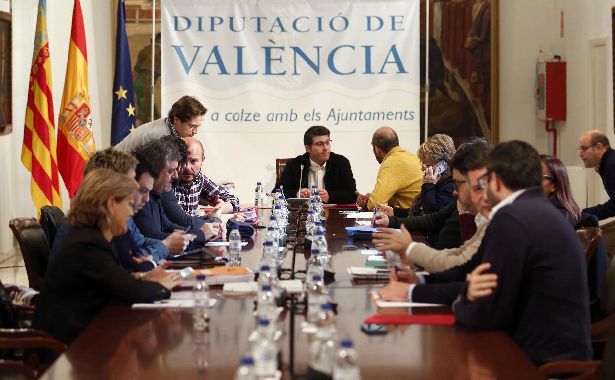 Reunión del consejo de administración de Divalterra presidido por Jorge Rodríguez. 