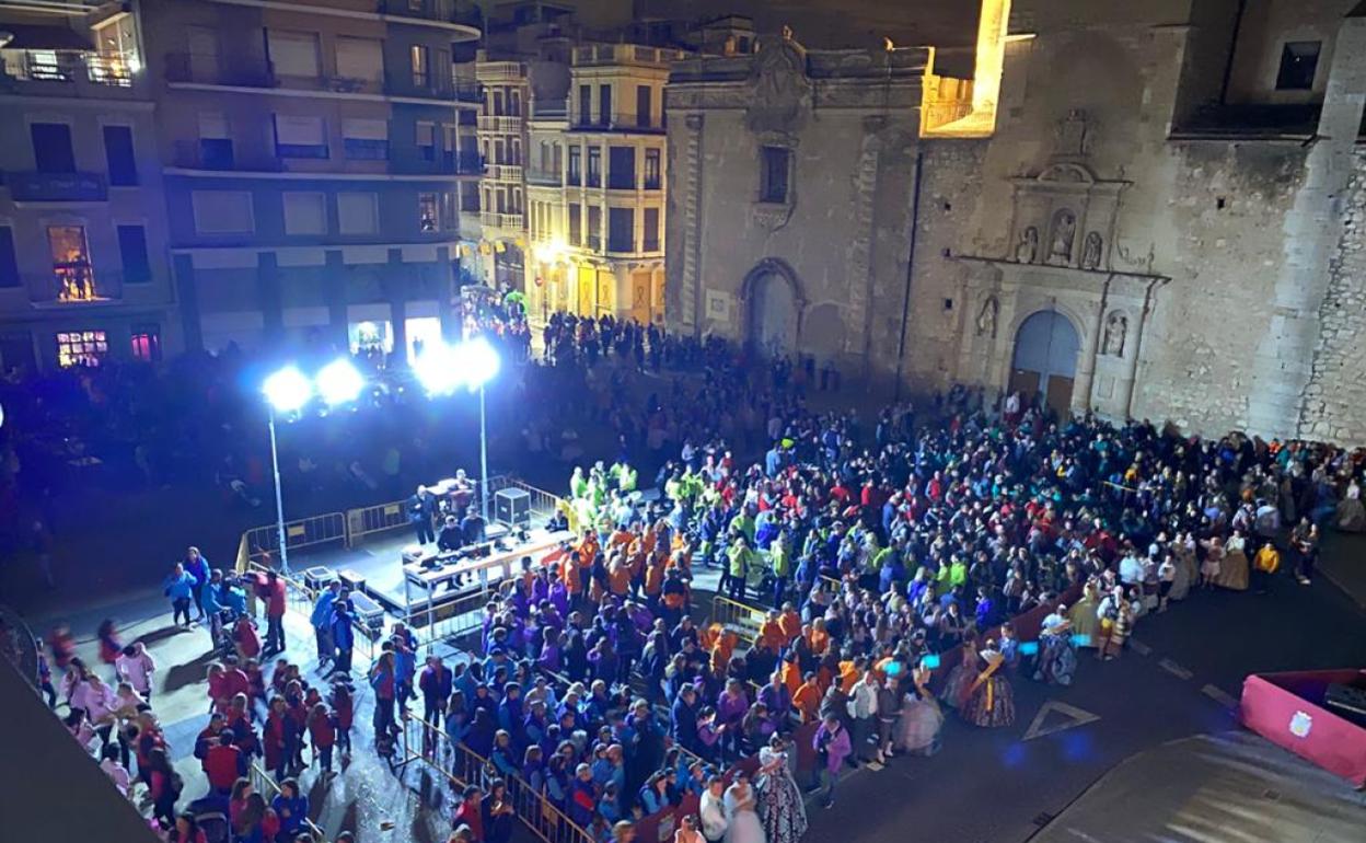 Comisiones falleras de Algemesí, durante un acto.