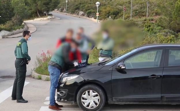 Momento de la detención del hombre dentro de la operación 'Comparsa'