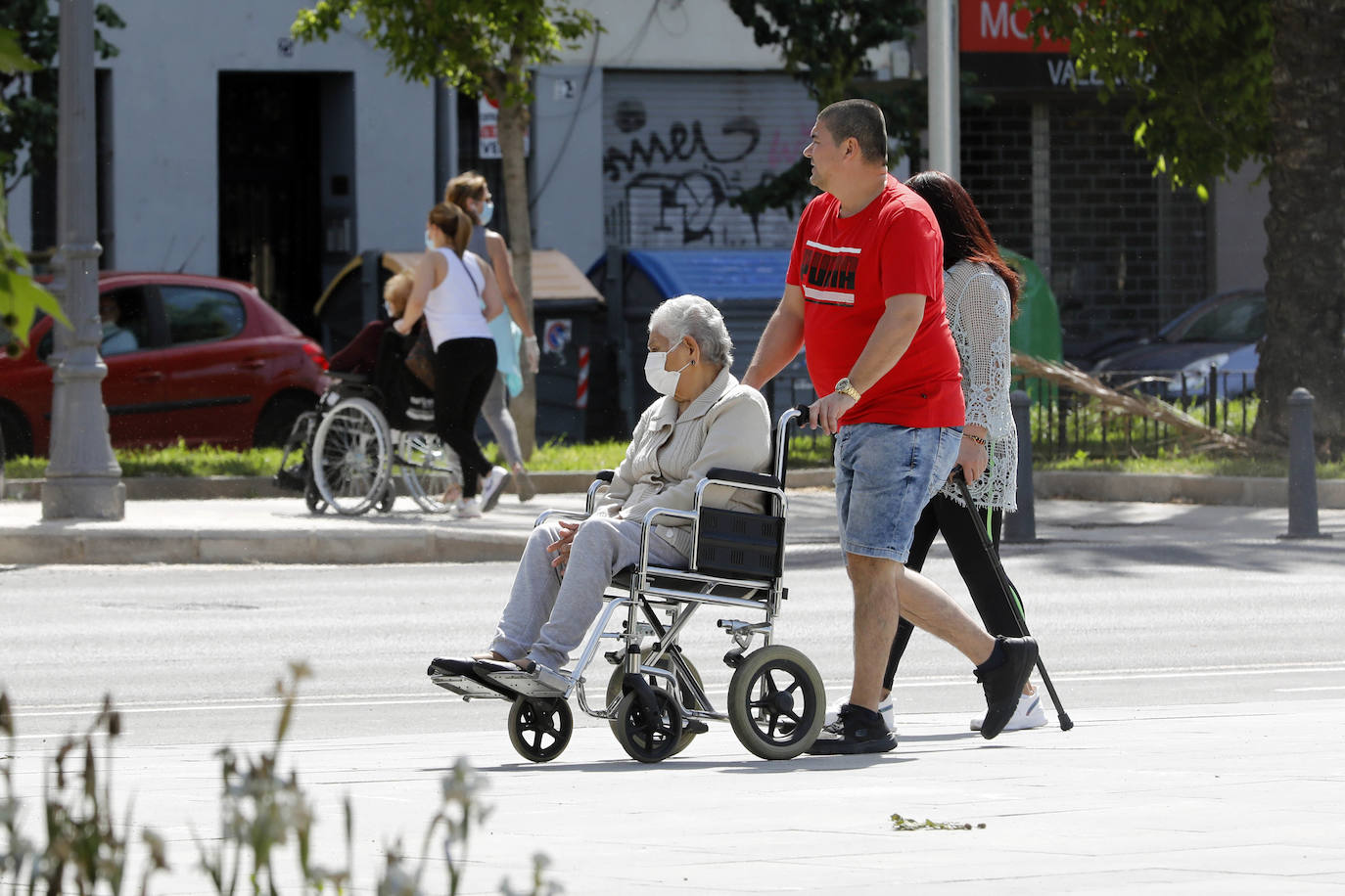 Fotos: Ciclistas, corredores y paseantes llenan de vida Valencia