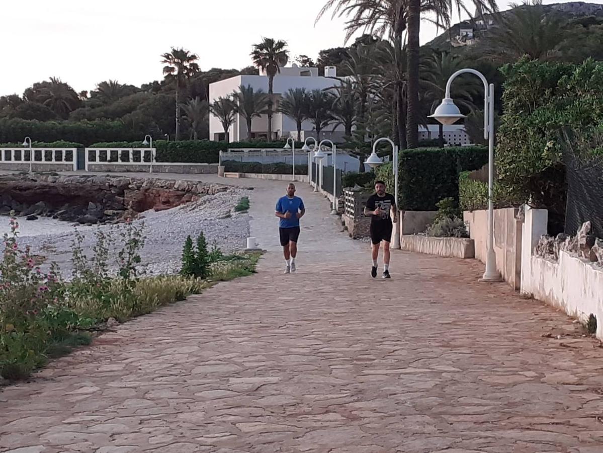 Fotos: Ciclistas, corredores y paseantes llenan de vida Valencia