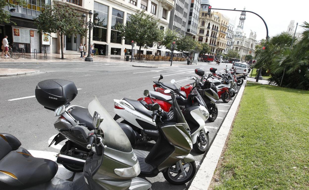 El cierre de la plaza del Ayuntamiento suprime 200 plazas para motos