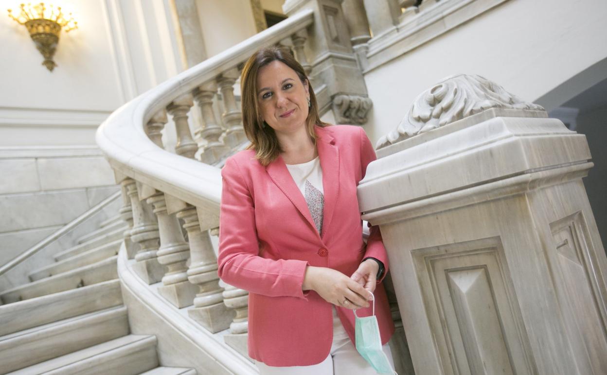 María José Catalá en la escalinata del Ayuntamiento de Valencia. dAMIÁN tORRES