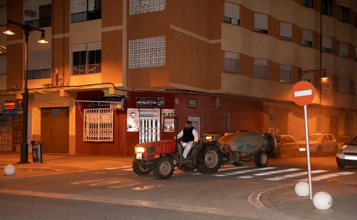 Los tractores han recorrido las calles de la localidad. 