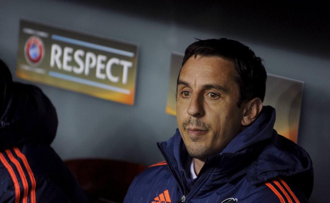 Gary Neville, durante su etapa en el Valencia.