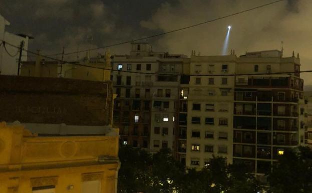 El helicóptero de la Policía sobresalta de madrugada a los vecinos de Valencia