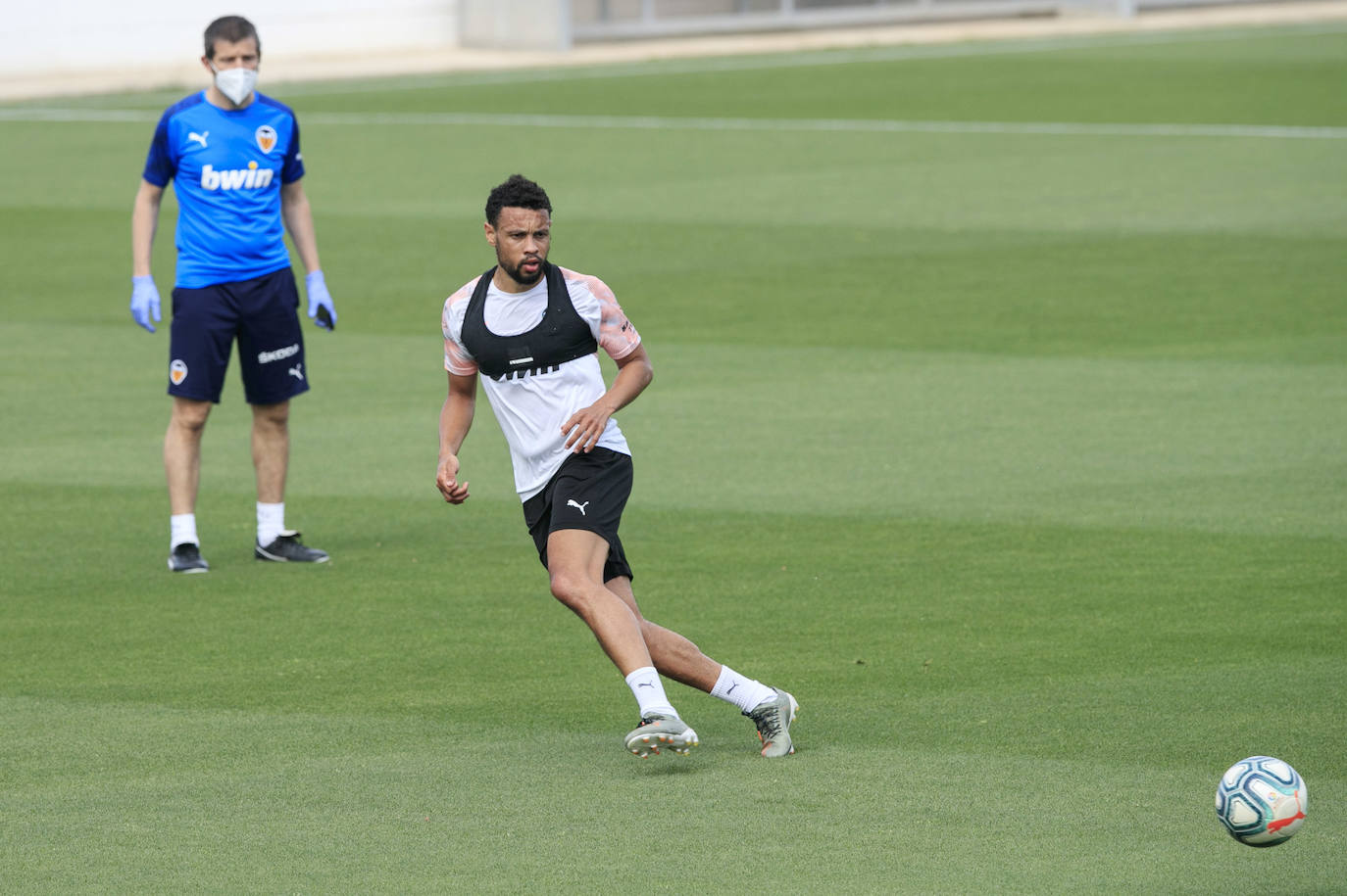 El Valencia CF vuelve a entrenar tras el confinamiento