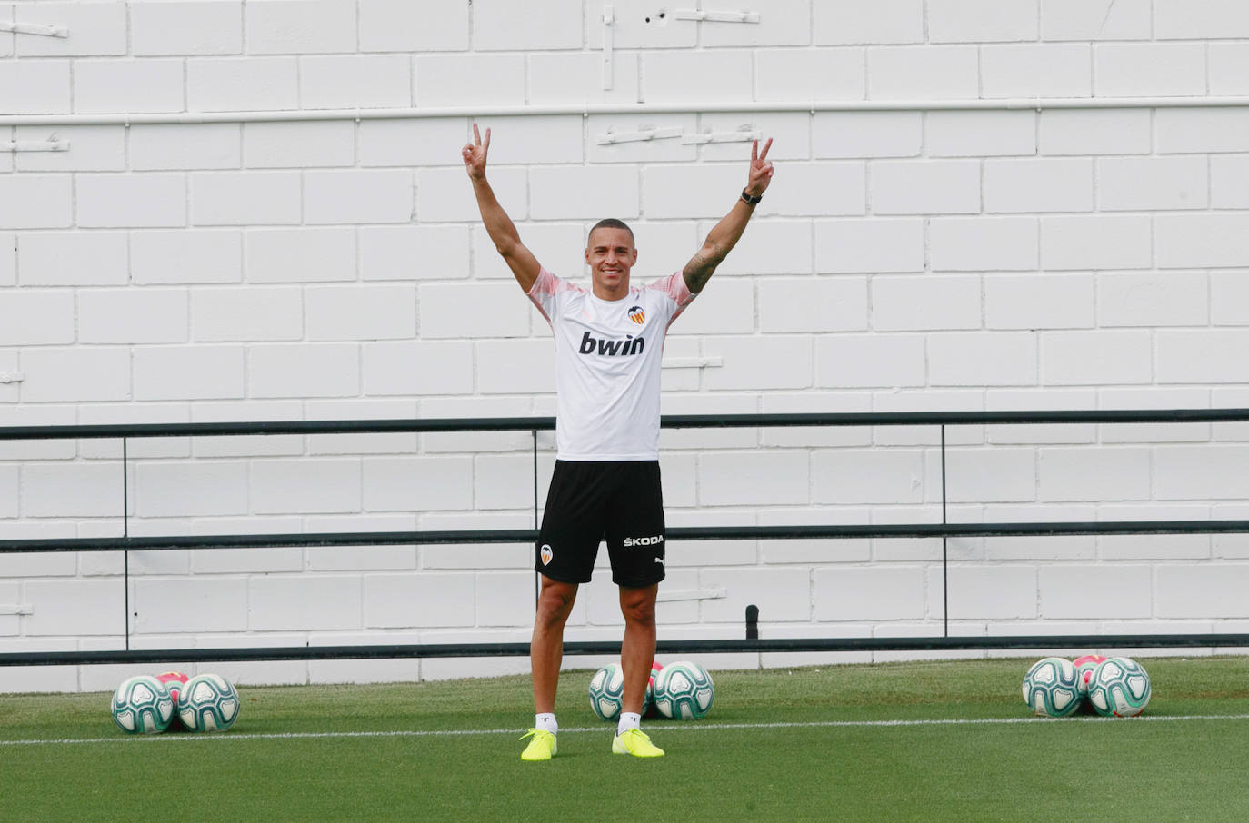 El Valencia CF vuelve a entrenar tras el confinamiento